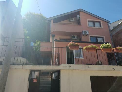 Hostel Enardi