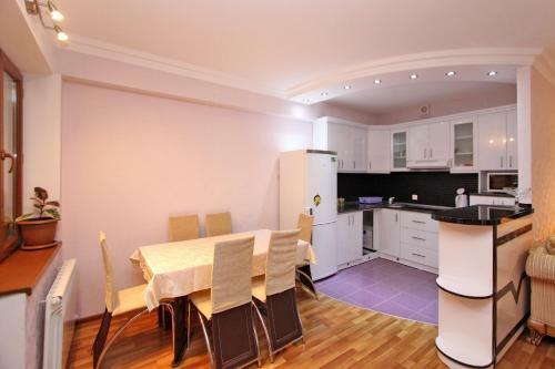 Mountain View Apartment