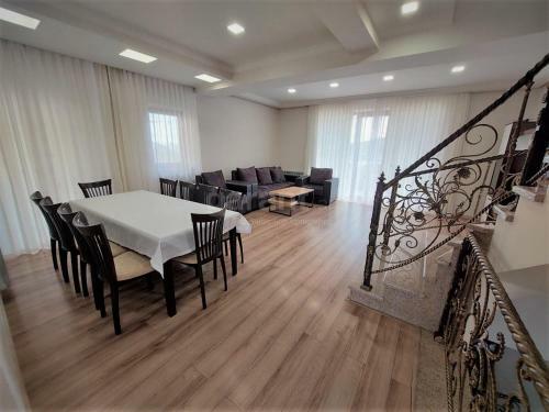 Apartamento ?????????? - ????? ? 5 ????????? ? ??????????
