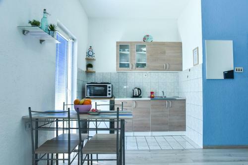 Villa Holiday Home With 4 Studio Apartments