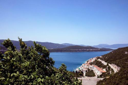 Villa Holiday Home With 4 Studio Apartments