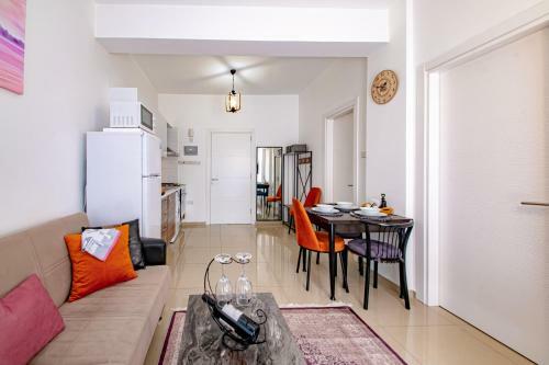 Luxury One-bedroom Apartment With Private Garden Lukomorye E3