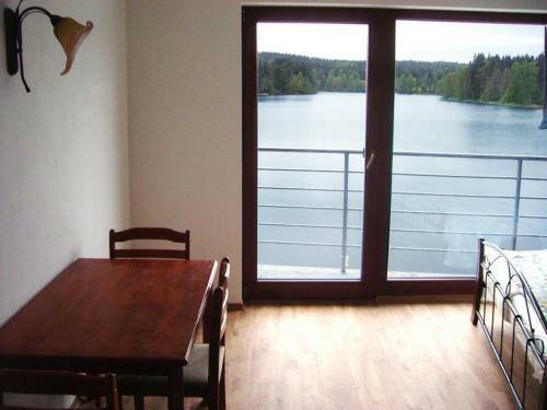 Hostal Penzion Ratm�r�k A Vin�rna U Raka