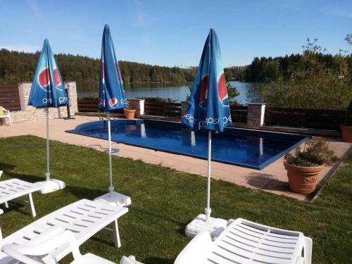 Hostal Penzion Ratm�r�k A Vin�rna U Raka