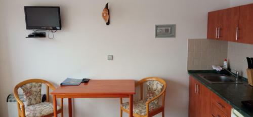 Hostal Penzion Ratm�r�k A Vin�rna U Raka