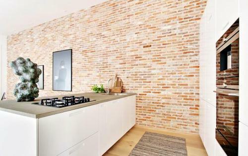 Central 3-bedroom Apartment With Huge Terrace, Including Queen Size Beds