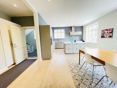 Hostal Aday - Modern Living - Yang Room
