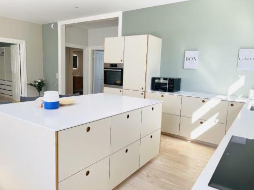 Apartamento Aday-booking - 2 Bedroom With Modern Kitchen And Free Parking