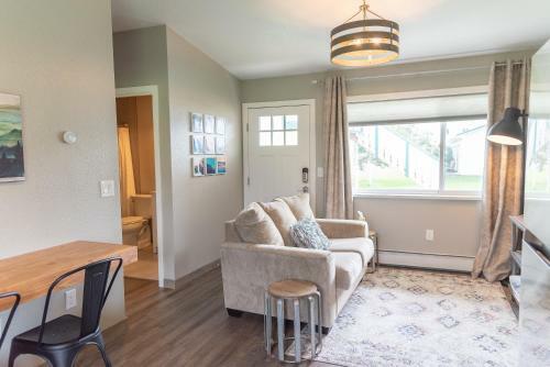 Motel Colony Suites