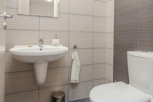 Apartamento Lovely 3bd Flat With Parking And Sea View
