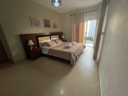 Cozy And Spacious Apartment With Sea View
