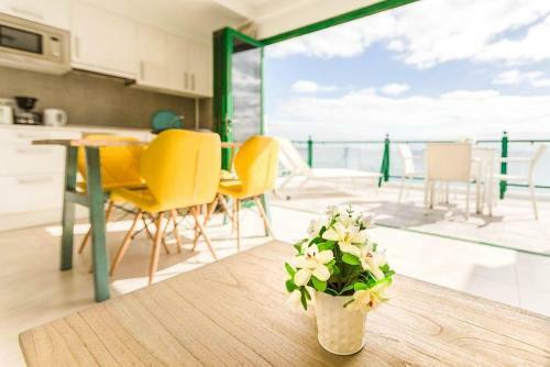 Sea Breeze Ocean View Apartment