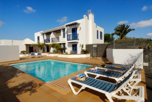 Charming 2-bed Apartment Number 4 In Playa Blanca