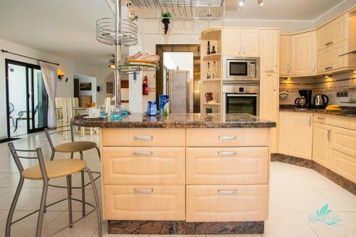 Exclusive 2-bed Villa In Playa Blanca Adults Only