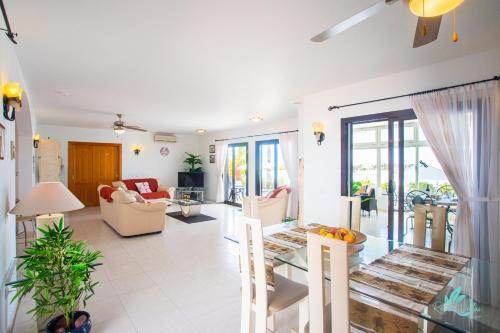 Exclusive 2-bed Villa In Playa Blanca Adults Only