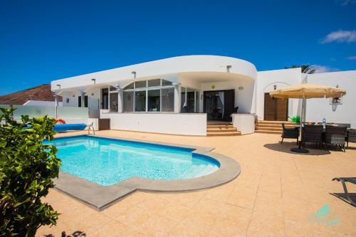 Exclusive 2-bed Villa In Playa Blanca Adults Only