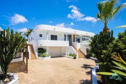 Exclusive 2-bed Villa In Playa Blanca Adults Only