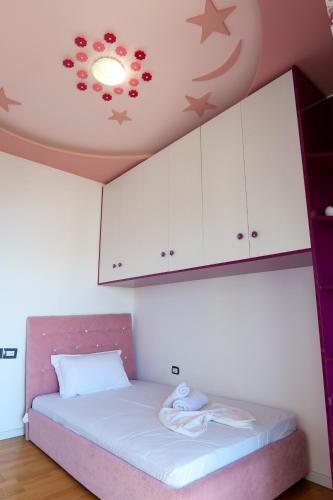 A Luxury 3-bedrooms Apartment Sarande 21