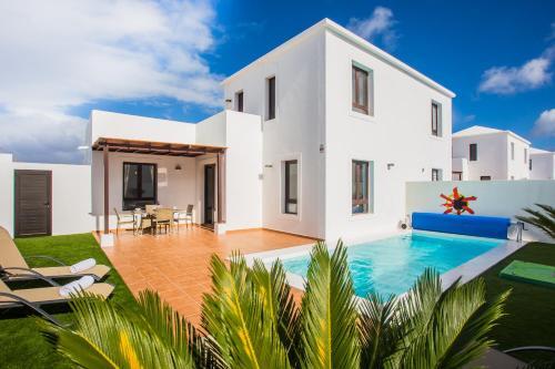 Impeccable 2-bed Villa In Playa Blanca
