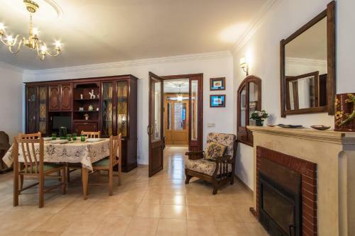 Lleon Town House In Pollensa, Mallorca