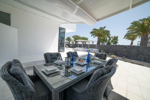 Villa Odyssey With Private Heated Pool In Playa Blanca