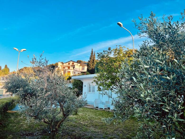 Hostal Iart Residence