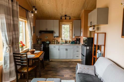 Bed & Breakfast Howling Raven Cabin