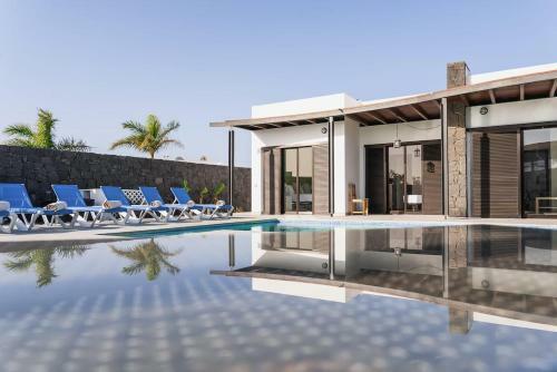 3 Bedroom Villa Pool Short Walk From Papagayo Beach