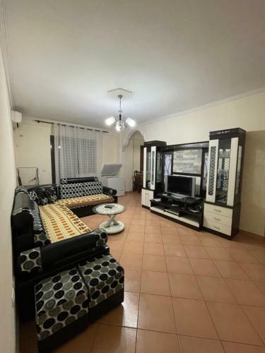 Large And Lovely Apartment In Shkod�r