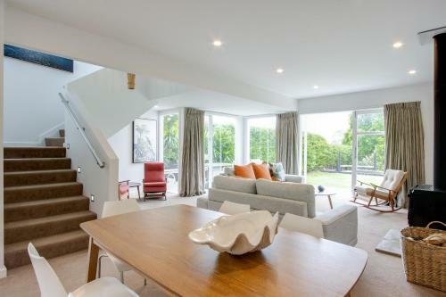 Bluff Hill Beauty - Bluff Hill Holiday Home
