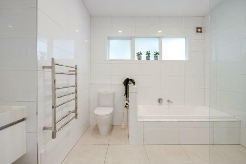 Bluff Hill Beauty - Bluff Hill Holiday Home