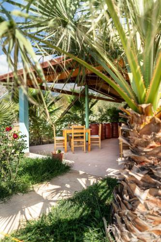 Nashos Bungalows