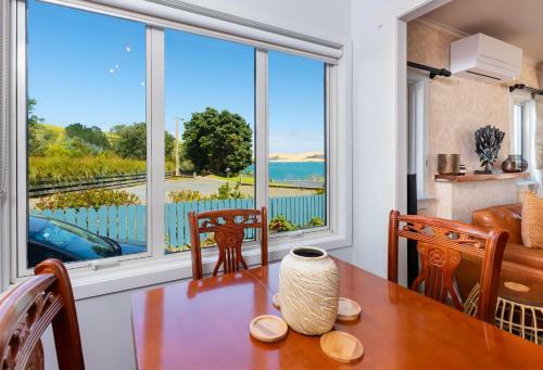 Large Renovated Opononi Beach House