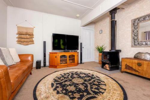 Large Renovated Opononi Beach House