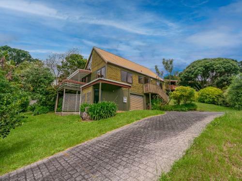 Tui's Grove - Onemana Holiday Home