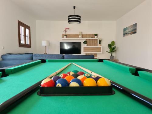 Luxury 4-bedroom Villa With Heated Pool + Sea View