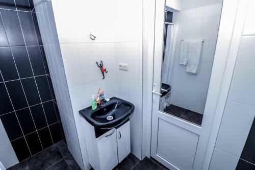 Stay Inn Apartments At Saryan Street