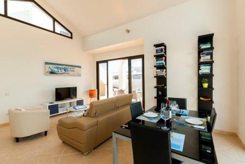 Lovely 3-bed Villa In Playa Blanca