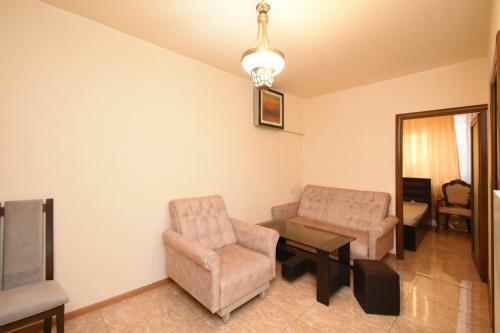 A&x Hostel And Tours