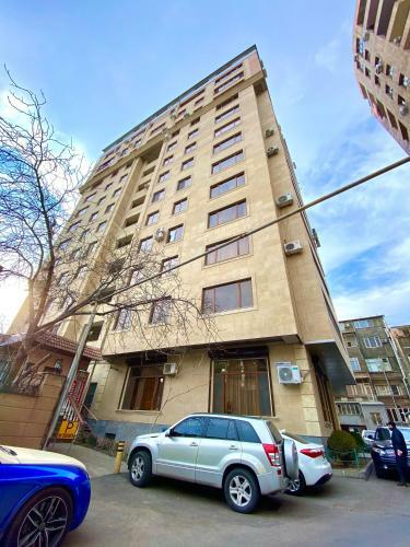 Central Yerevan 3 Bedrooms Premium Apartment Small Center