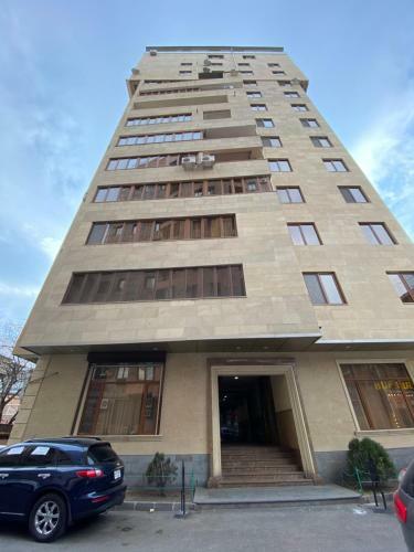 Central Yerevan 3 Bedrooms Premium Apartment Small Center