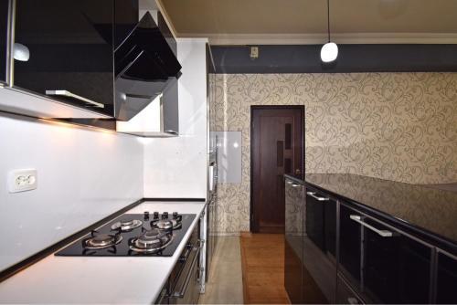 Argishti Street, 1 Bedroom Modern Apartment Gl131