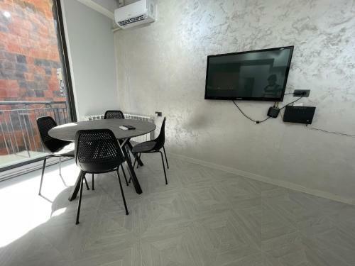 Andranik's City Center Apartment