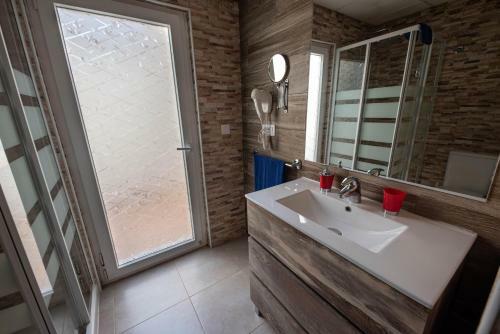 Montse Apartment N3