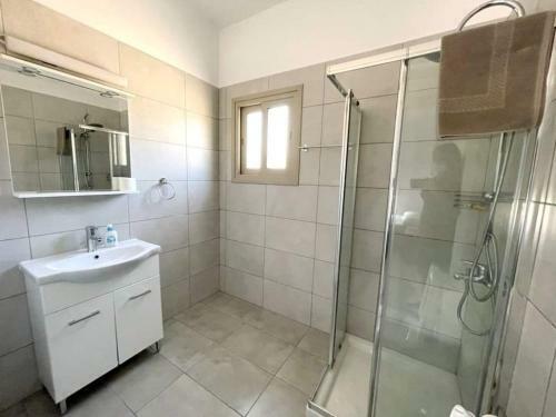 New Modern 4 Bed Villa Near Beach In Paphos