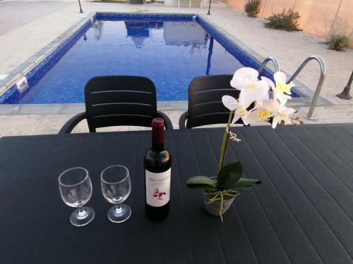 New Modern 4 Bed Villa Near Beach In Paphos