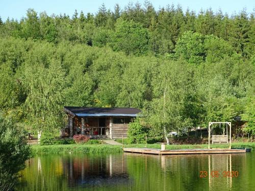 La Cabane Au Bord de L'eau - Logement Insolite