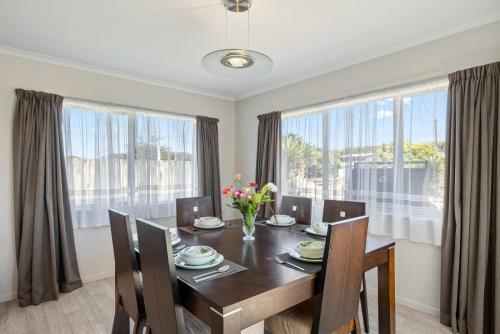 Hunia Haven - Himatangi Beach Holiday Home