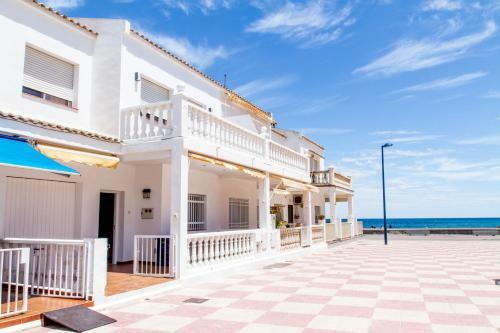 Tot Un Mon-beachfront House