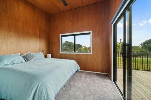 Kapiti Heights - Otaki Beach Holiday Home